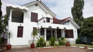 5-Bedroom House for Rent in Njiro