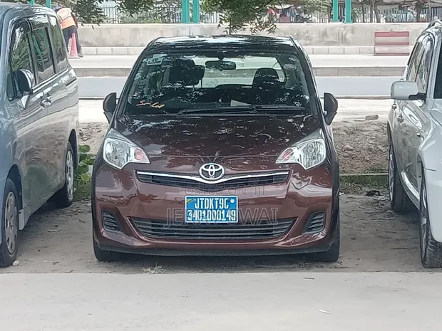 Toyota Ractis 2012 - 1