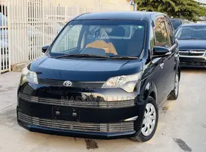 Toyota Spade 1.5 2013 Nyeusi