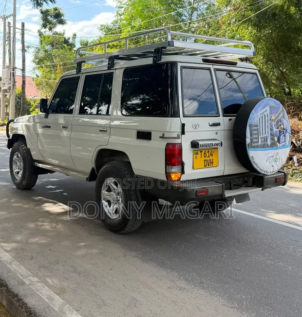 Toyota Land Cruiser LX Hardtop 2018 - 1