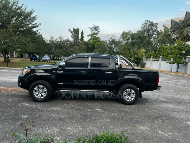 Toyota Hilux Vigo 2007 Black - 1