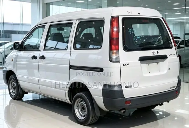Toyota Noah 2006 White - 1