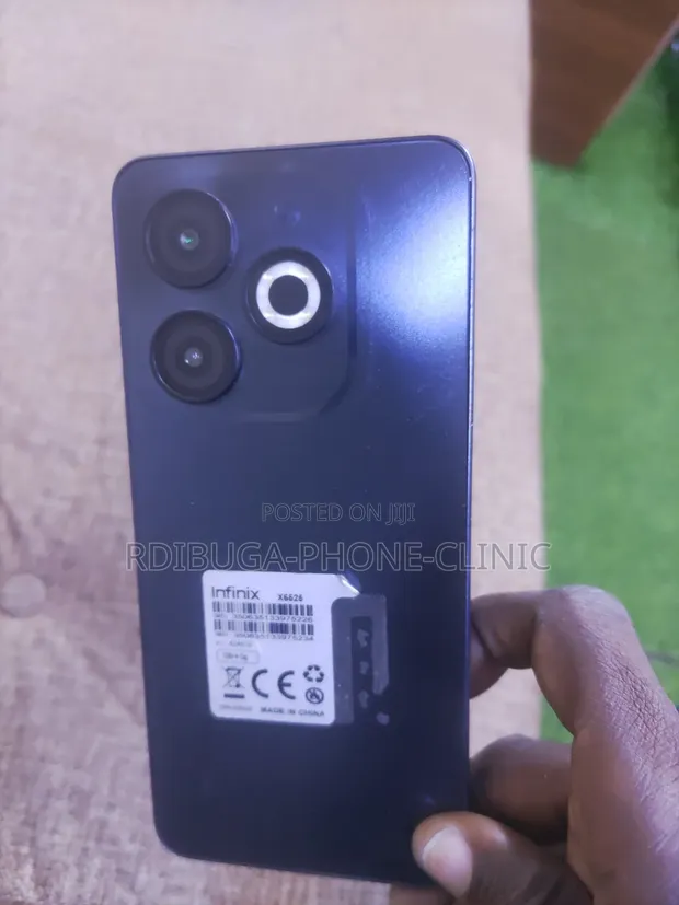 Infinix Smart 8 64GB Nyeusi - 1