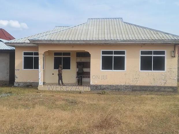 Nyumba ya Vyumba 3 vya Kulala kwa Uuzaji Wekeza Properties, Hai - 1