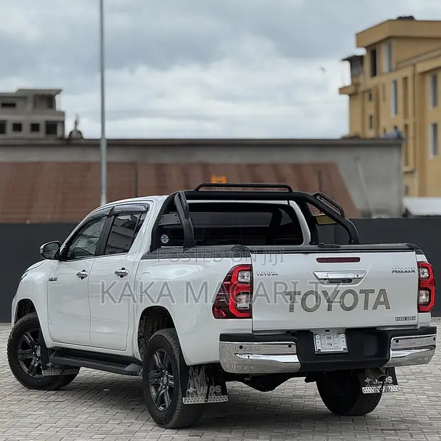 Toyota Hilux Revolution 2023 - 1