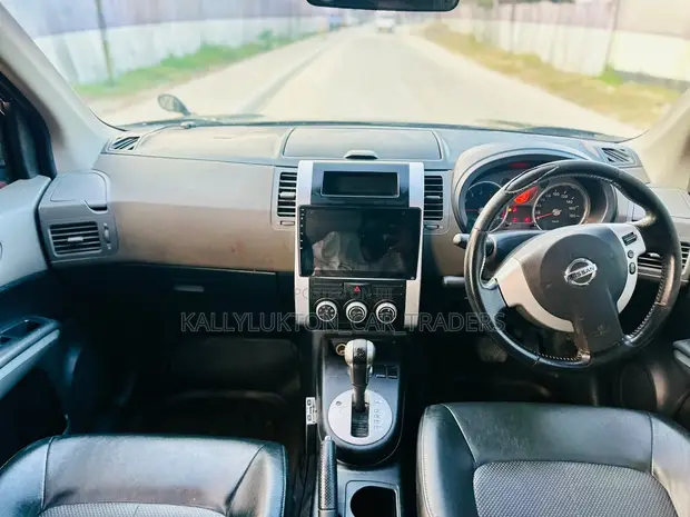 Nissan X-Trail 2010 Black - 1
