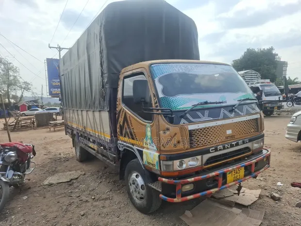 Mitsubishi Canter 2004 Beige - 1