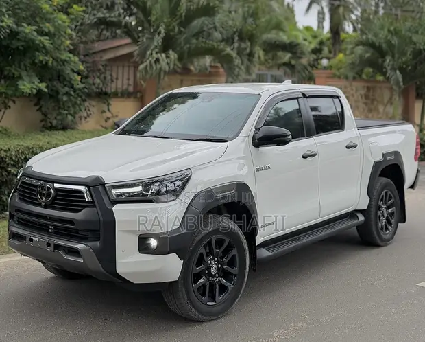 2023 Toyota Hilux 2.8L 4x4 Diesel - 1