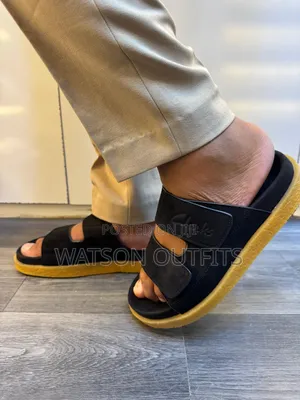 Sandals za Ngozi za Clarks kwa Wanaume - Rangi 5 Zinapatikana