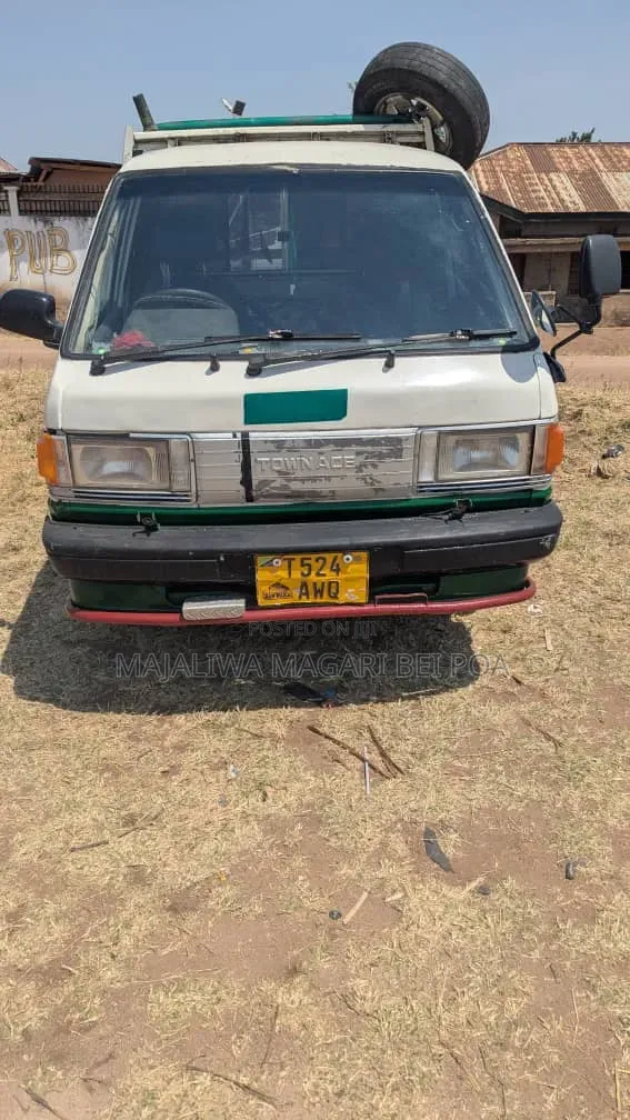 Toyota Town Ace 2008 White - 1