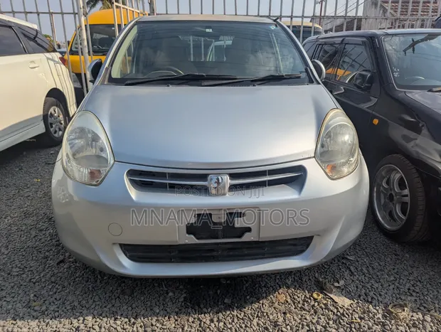 Toyota Passo 2010 Silver - 1