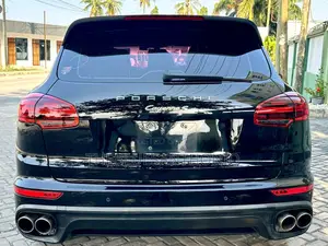 Porsche Cayenne S E-Hybrid 2017 Nyeusi