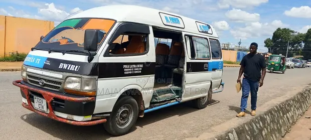 Toyota HiAce 2008 Beige - 1