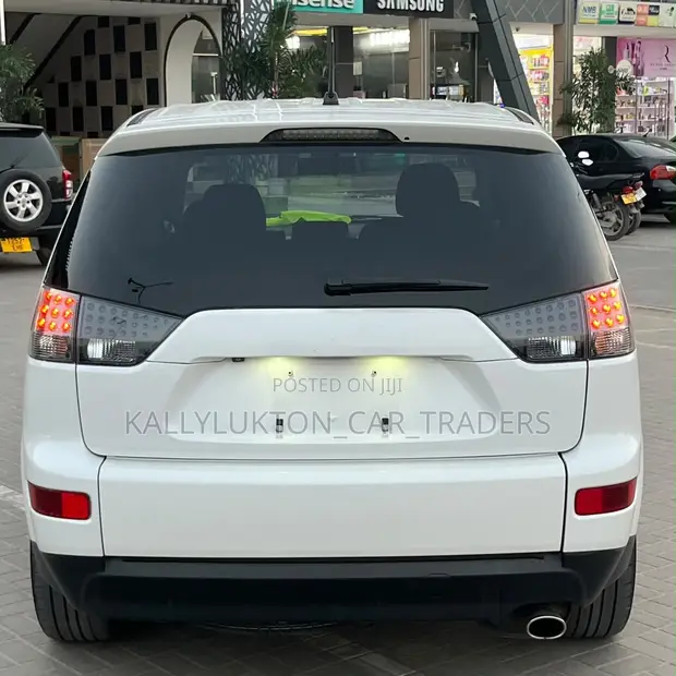 Mitsubishi Outlander 2010 White - 1