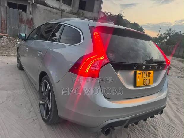 Volvo V60 2012 Silver - 1
