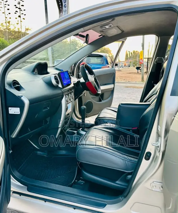 Toyota IST 2005 Silver - 1