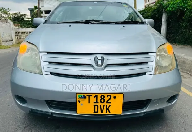 Toyota IST 2004 Silver - 1