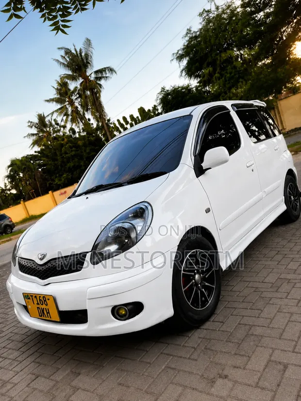 Toyota Fun Cargo 2003 White - 1