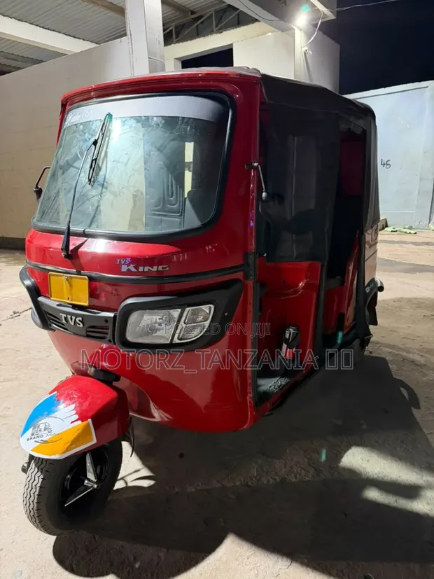 Bajaj Avenger 160 Street 2024 Red - 1
