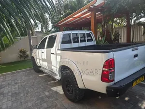 Toyota Hilux 2013 Double Cabin
