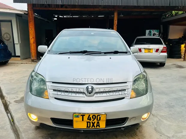 Toyota IST 2003 Silver - 1