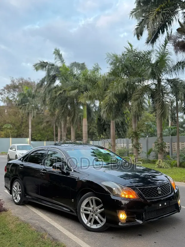 Toyota Crown Athlete 2012 Black - 1