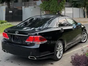 Toyota Crown Athlete 2012 Matt Black