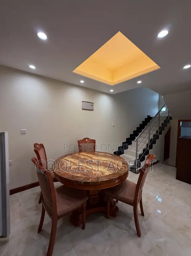Furnished 3-Bedroom Villa in Oyster Bay - 1