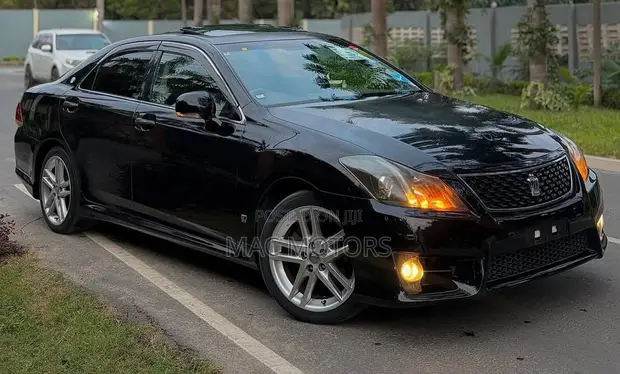 Toyota Crown Athlete 2012 Nyeusi - 1