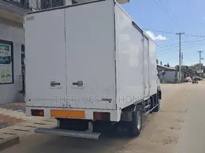 Mitsubishi Fuso Fighter Lori la Fridge