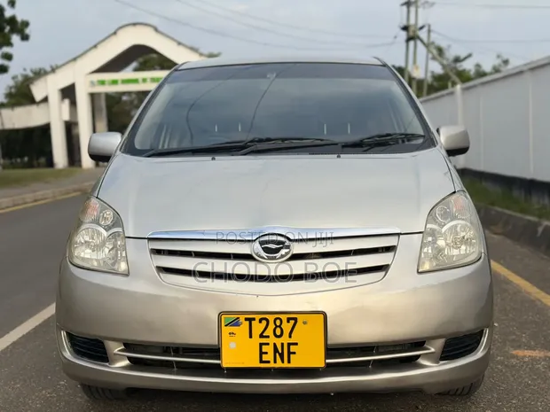 Toyota Corolla Spacio 2005 Gold - 1