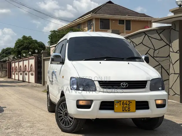 Toyota Noah 2001 White - 1