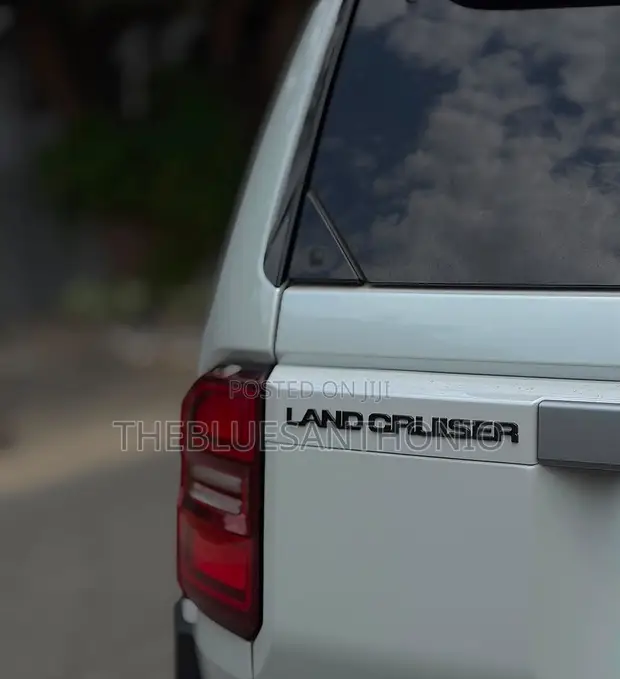 New Toyota Land Cruiser Prado 2025 White - 1