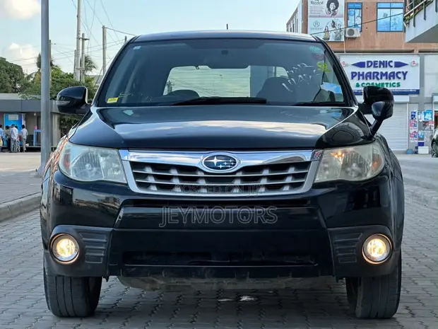 Subaru Forester 2011 Black - 1