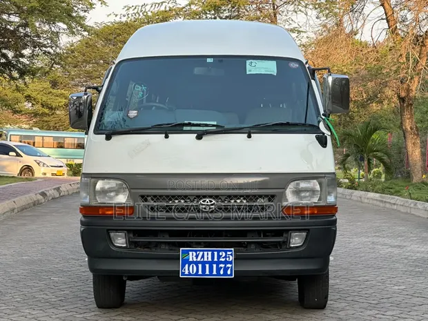 Toyota HiAce GL 2003 Nyeupe - 1