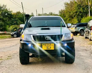 Toyota Hilux Double Cabin 2018 Silver