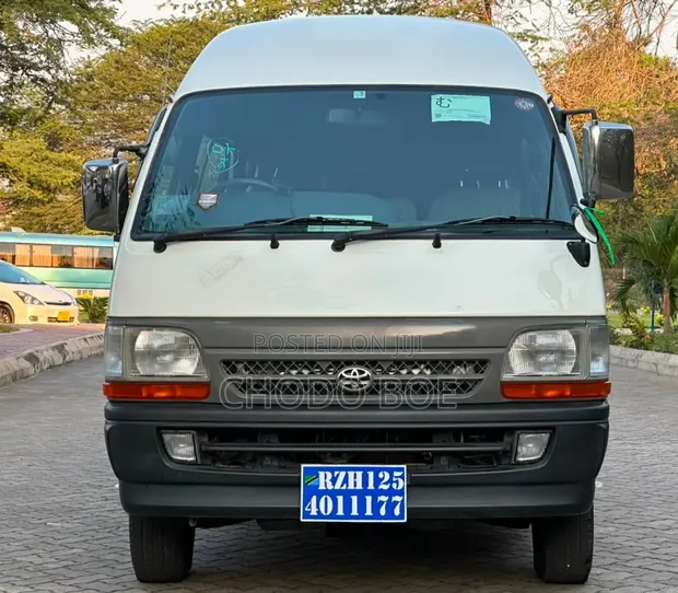 Toyota HiAce GL 2003 - White - 1
