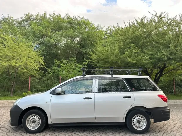 Nissan Advan 2017 Silver - 1