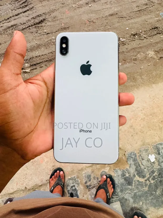 Apple iPhone XS Max 64GB White - 1