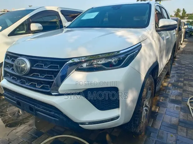 New Toyota Fortuner 2020 White - 1