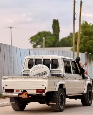 Toyota Land Cruiser Pickup 2016