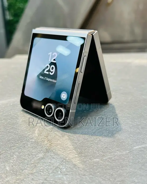 New Samsung Galaxy Z Flip6 256GB - 1