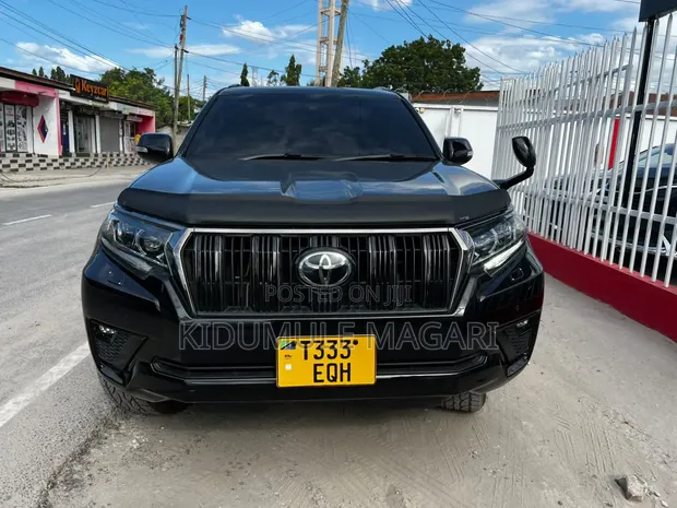 Toyota Land Cruiser Prado 2022 Black - 1