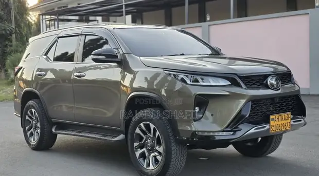 Toyota Fortuner 2.8 D AWD 2021 Kijani - 1