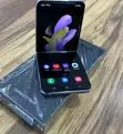 New Samsung Galaxy Z Flip4 256GB - 3