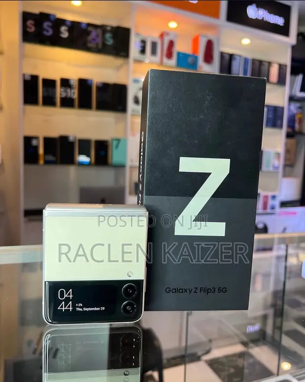 New Samsung Galaxy Z Fold 3 256GB - 1
