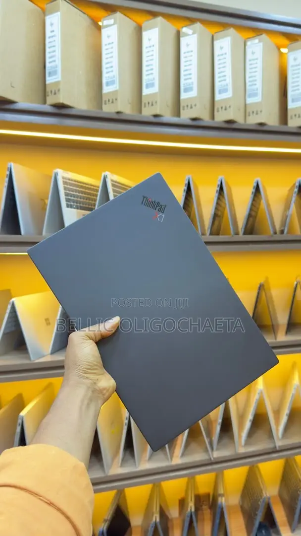 Lenovo ThinkPad X1 Carbon Laptop - Core i5, 16GB RAM, 512GB SSD - 1