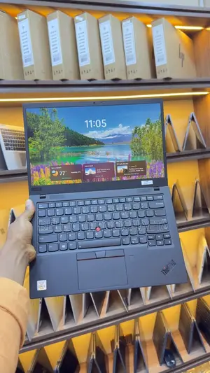 Lenovo ThinkPad X1 Carbon Laptop - Core i5, 16GB RAM, 512GB SSD