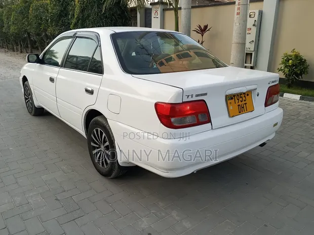 Toyota Carina 2001 White - 1