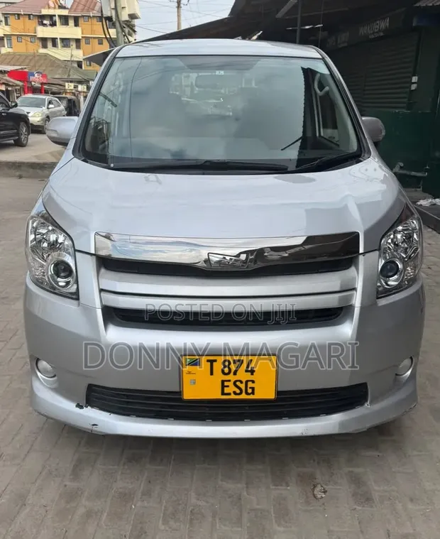Toyota Noah 2008 Silver - 1